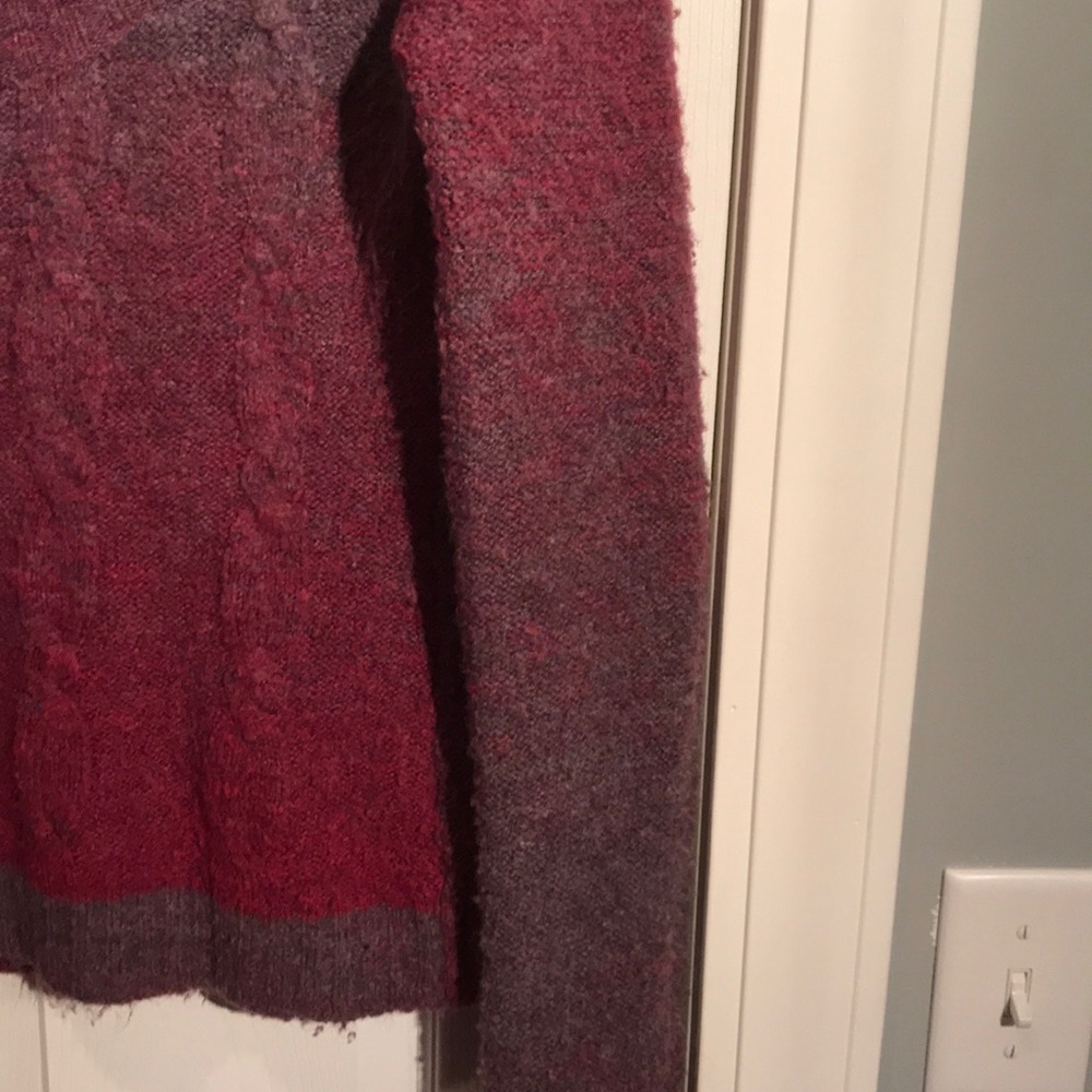 BKE Sweater - Picture 2 of 4